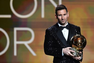 🏆 | 'Lionel Messi verbetert record en heeft zijn 8e Ballon d'Or gewonnen'