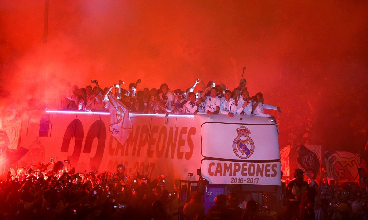 Madrid viert groot volksfeest samen met de Real-spelers (foto's)