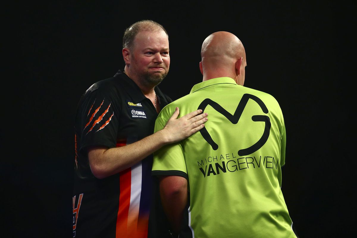 BIZAR! 5 breaks in de eerste set bij Van Gerwen tegen Van Barneveld (video)