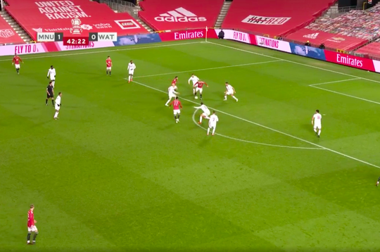 🎥 | Donny van de Beek strooit met déze HEERLIJKE hakballen in FA Cup-duel
