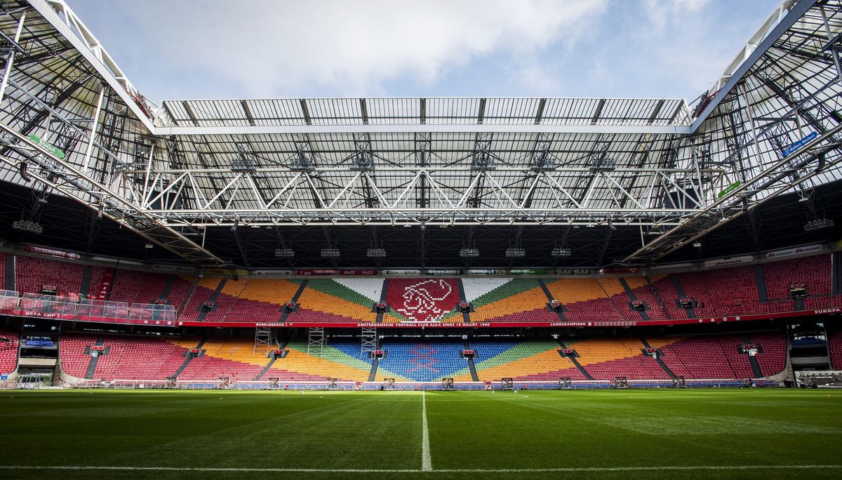 Ajax tegen supporters: Psst, oud Arena-stoeltje kopen?