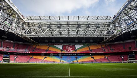 Ajax tegen supporters: Psst, oud Arena-stoeltje kopen?