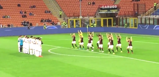 WTF?! Spelers AC Milan doen haka voor duel tegen Carpi (video)