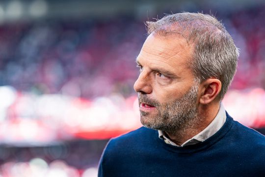 Onvrede bij Ajax-spelers Chuba Akpom en Georges Mikautadze: 'Zet ons dan maar op de bank'