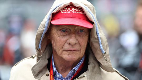 Niki Lauda klaar met Max Verstappen: 'Die hoort thuis in de psychiatrie'