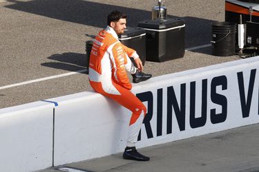 🎥​ | Rinus 'Veekay' van Kalmthout maakt cruciale fout en crasht in Indy500: ‘Dit is heel frustrerend’