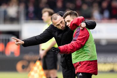 John Heitinga genoot van zege bij debuut als hoofdcoach: 'Resultaat smaakt naar meer'