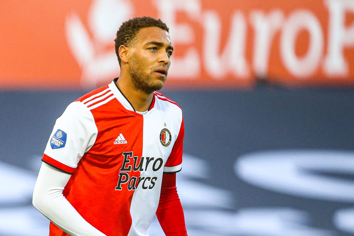 Cyriel Dessers maakt Feyenoord-fan blij door langs te komen om shirt te signeren: 'Helemaal shocked'