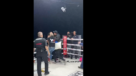 🎥 | Serieus! Kussengevecht is nu een echte sport: Pillow Fight Championship