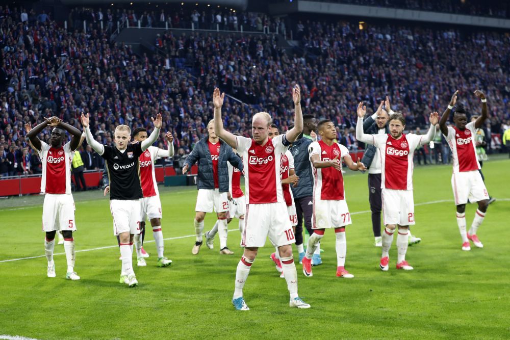 Zo keken buitenlandse media naar het spektakelstuk van Ajax