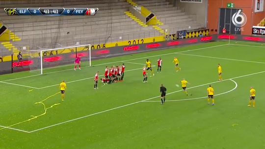 🎥 | Feyenoord gaat met een 1-0 achterstand rusten na deze vlammende vrije trap