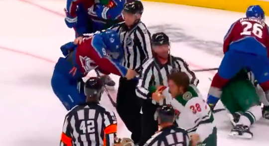 🎥 | Vechtende NHL'ers uit elkaar gehaald door scheidsrechters in preseason-duel