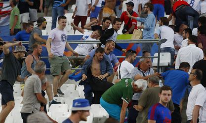 'UEFA dreigt met terugtrekken van Engeland en Rusland bij meer geweld'