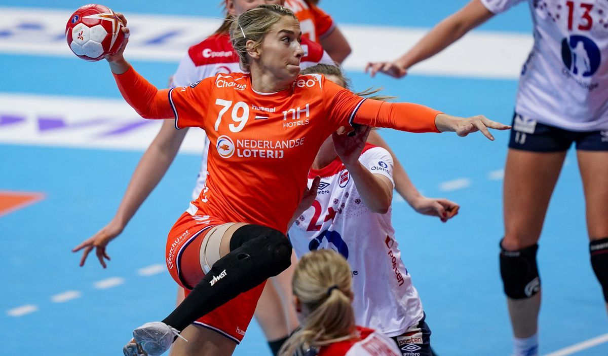 Nederlandse handbalsters winnen van Noorwegen na flinke achterstand