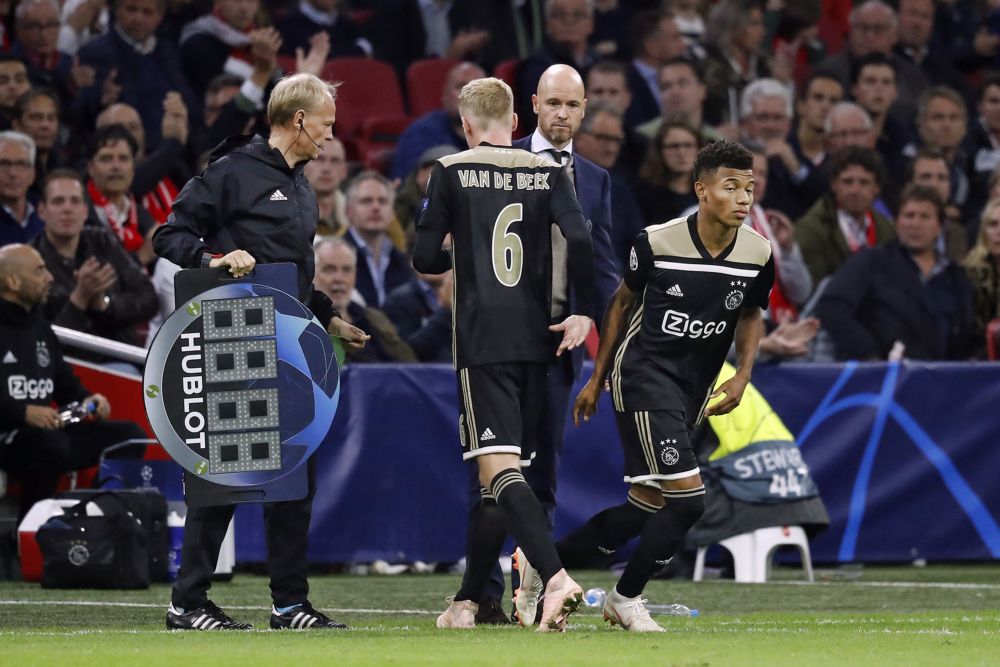 Assistenten Ajax zorgden uiteindelijk voor wissel Neres tegen Benfica