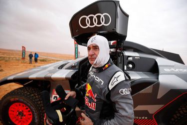 Carlos Sainz (vader van Formule 1-coureur Sainz) schrijft Dakar-geschiedenis
