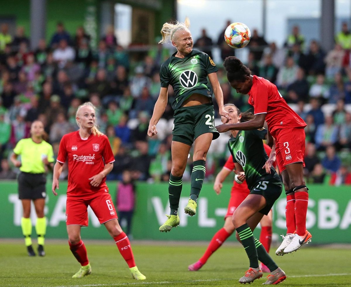 Vrouwen FC Twente kansloos ten onder tegen Wolfsburg van scorende Bloodworth