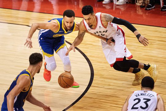 Stephen Curry klaar voor comeback in NBA na lang blessureleed: 'Eindelijk!'