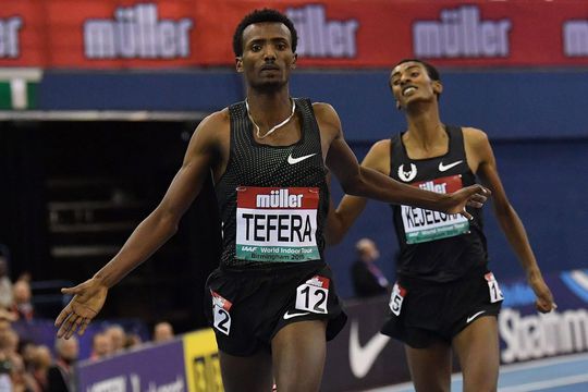 Razendsnelle 19-jarige Ethiopiër verpulvert 22 jaar oude wereldrecord op 1500 meter