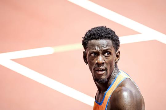 Taymir Burnet strandt in halve finales 200 meter: 'Kreeg een beetje kramp in mijn benen'