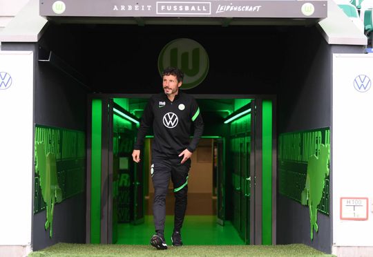 🎥 | Mark Van Bommel bij Wolfsburg-presentatie: ‘Ik heb heel veel clubs en landen afgezegd’
