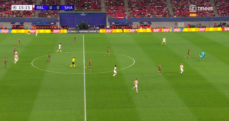 🎥 | Kortsluiting bij Péter Gulácsi: doelman gunt Shakhtar Donetsk een goaltje