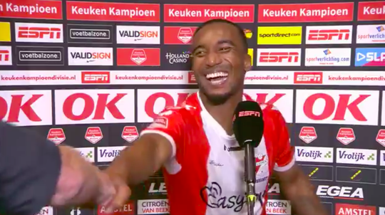 🎥 | Koert Westerman lacht om 'kleine' Lorenzo Burnet: 'En dan met het hoofd scoren!'