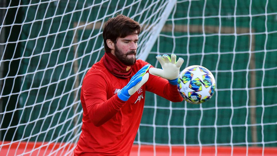 Revaliderende Alisson is de enige Liverpool-speler die nog op het trainingscomplex komt