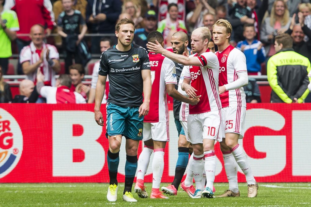 Ajax laat Go Ahead degraderen en juicht om cadeautje Excelsior
