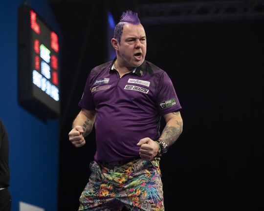 🎥 | Peter Wright laat Dave Chisnall buigen op Grand Slam en haalt halve finale