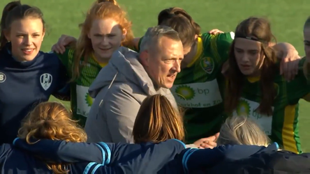 🎥 | Sjaak Polak spreekt ADO Vrouwen toe na bereiken bekerfinale: 'Jullie zijn he-le-maal tot het gaatje gegaan!'