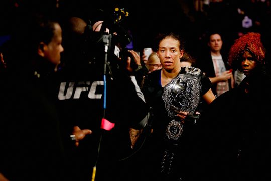 UFC ontneemt De Randamie haar wereldtitel