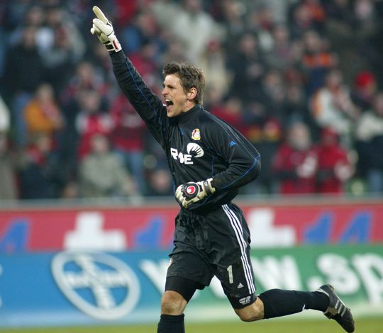 HAHA! Leverkusen heeft tip voor eigen keeper na historische goal uit 2004