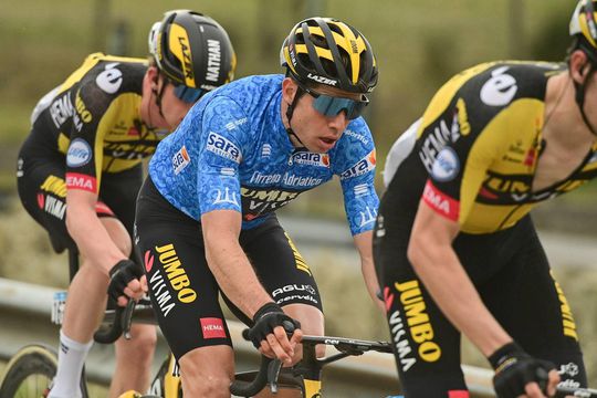 Wout van Aert gaat leiderstrui verdedigen in zware bergrit: 'Vechten voor iedere seconde'