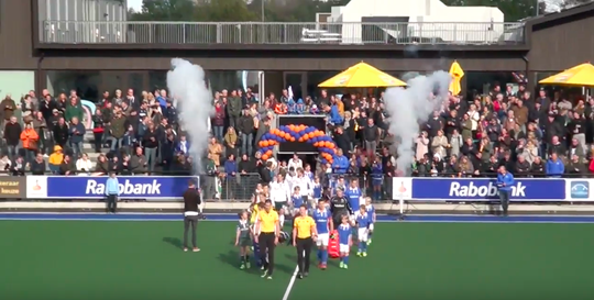 Hagelnieuw hockeyveld Kampong krijgt de naam 'De Klapperboom' (video)