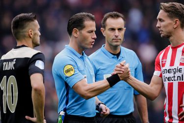 Topper tussen PSV en Ajax staat onder leiding van Makkelie