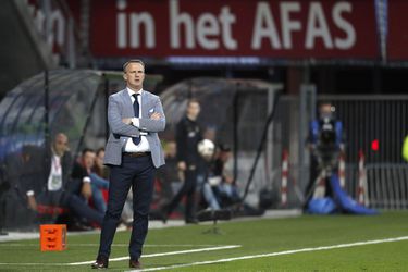 AZ-trainer Van den Brom geschorst na kritiek op scheidsrechter Blom