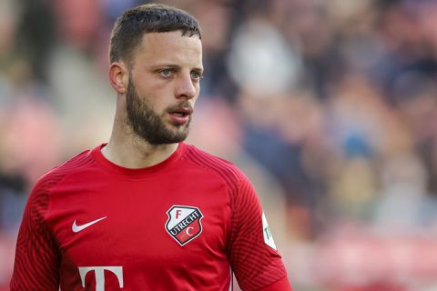 Einde seizoen Bart Ramselaar: Utrecht-middenvelder loopt zware knieblessure op