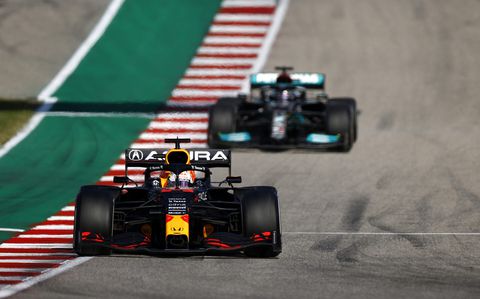 Red Bull maakt zich zorgen om 'slimmigheidje' van Mercedes