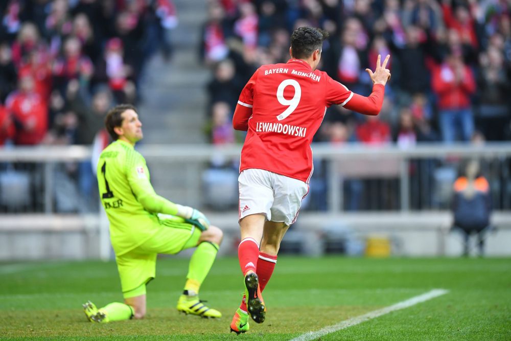Bayern laat kansloos HSV met 8-0 uit München vertrekken