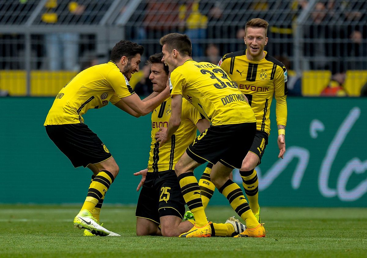 Dortmund en Frankfurt rammen de ballen er heerlijk in (video)