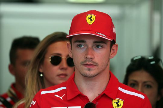 Teleurgestelde Leclerc over touché met Verstappen: 'Max liet me geen ruimte' (video)