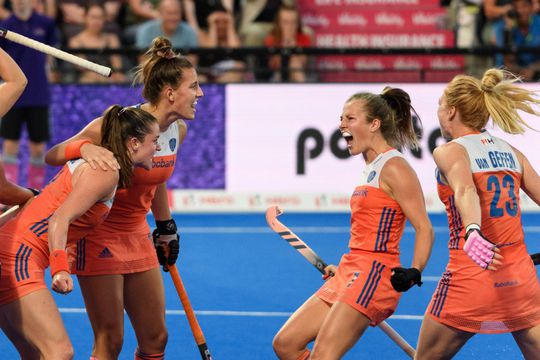 Nederlandse hockeydames naar halve finale WK na overwinning op gastland Engeland (video's)