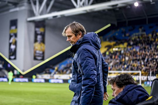 Aju! Phillip Cocu stapt op bij hekkensluiter Vitesse