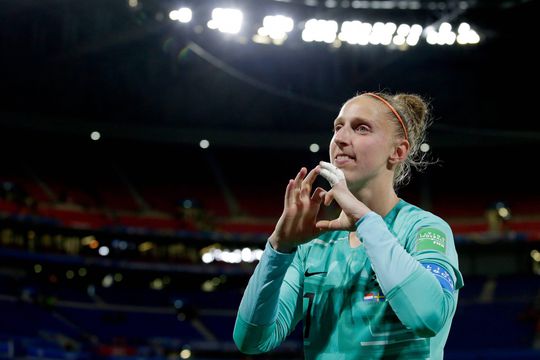 Superkeepster Van Veenendaal: 'Geleerd wedstrijden over de streep te trekken'