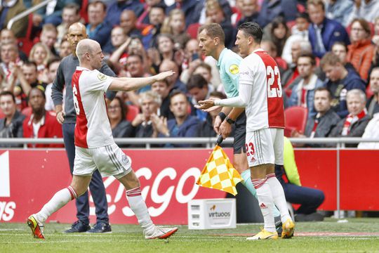 Ten Hag wil keuze tussen Berghuis en Klaassen nog niet prijsgeven: 'Hij zou ook kunnen beginnen'