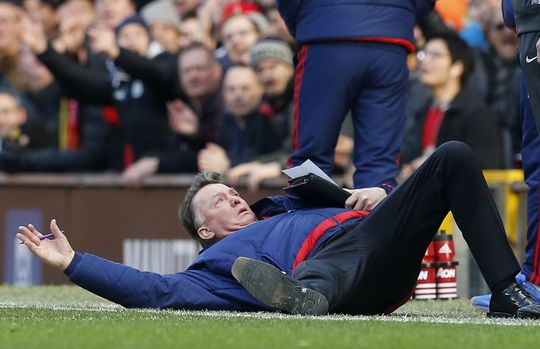 Nooit meer Louis van Gaal, nooit meer deze fratsen (video)