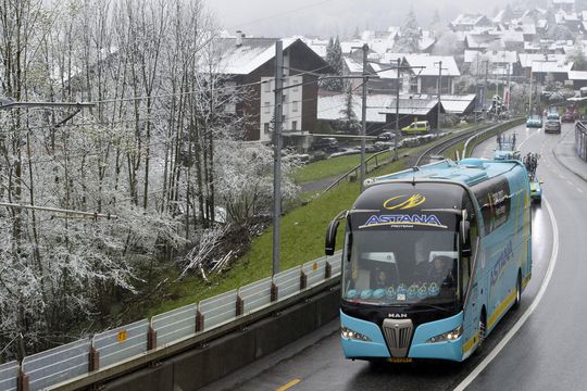 Sneeuw teistert de Ronde van Romandië