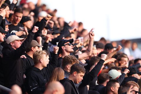 FC Utrecht baalt van biergooiende fans: ‘Gek word je ervan'