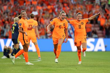 Een helftje Welpinnen, een helftje Leeuwinnen: Oranje speelt knap gelijk tegen topland Zweden in 1e EK-duel